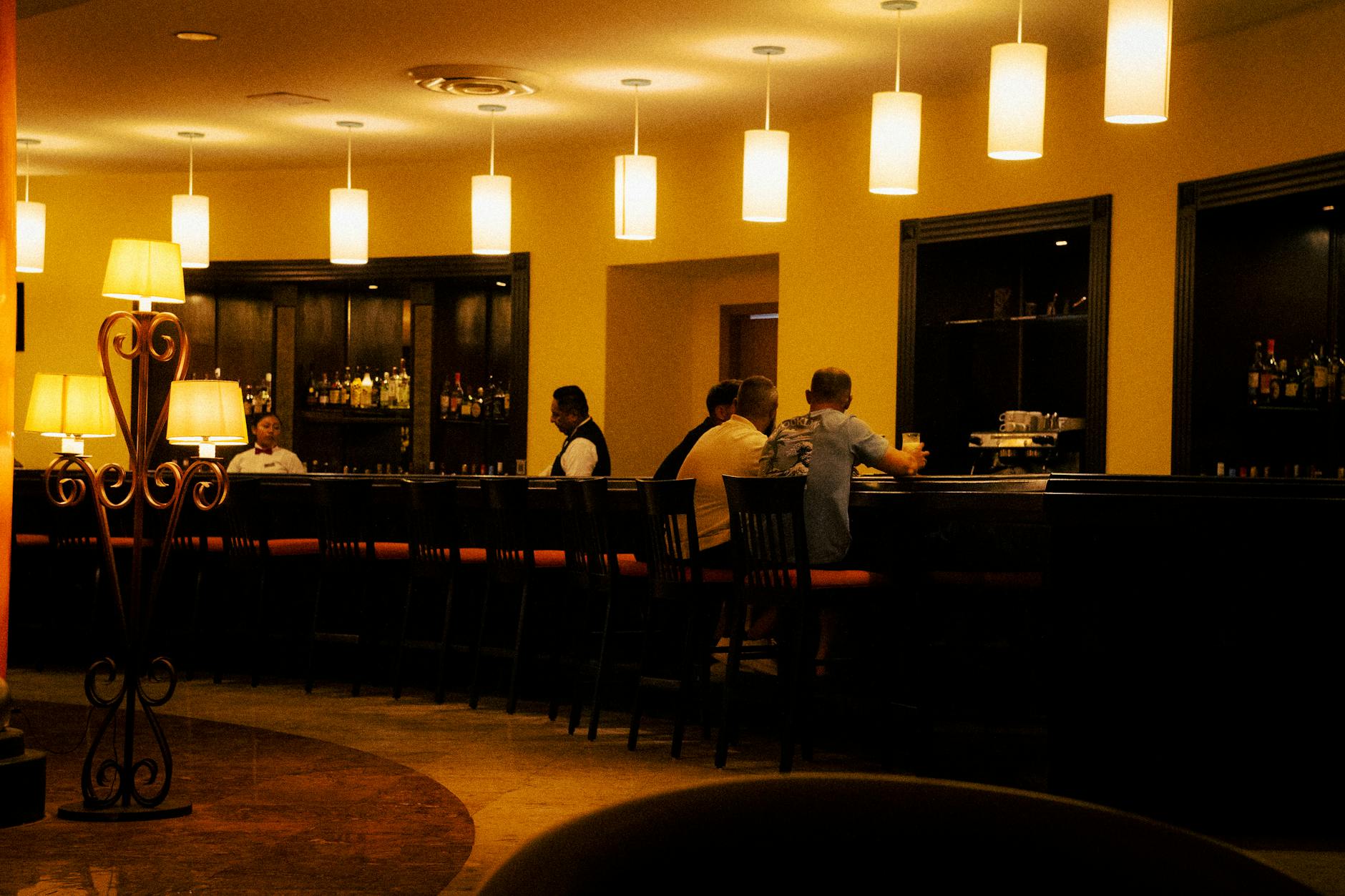 Interior del Bar Central en Elche